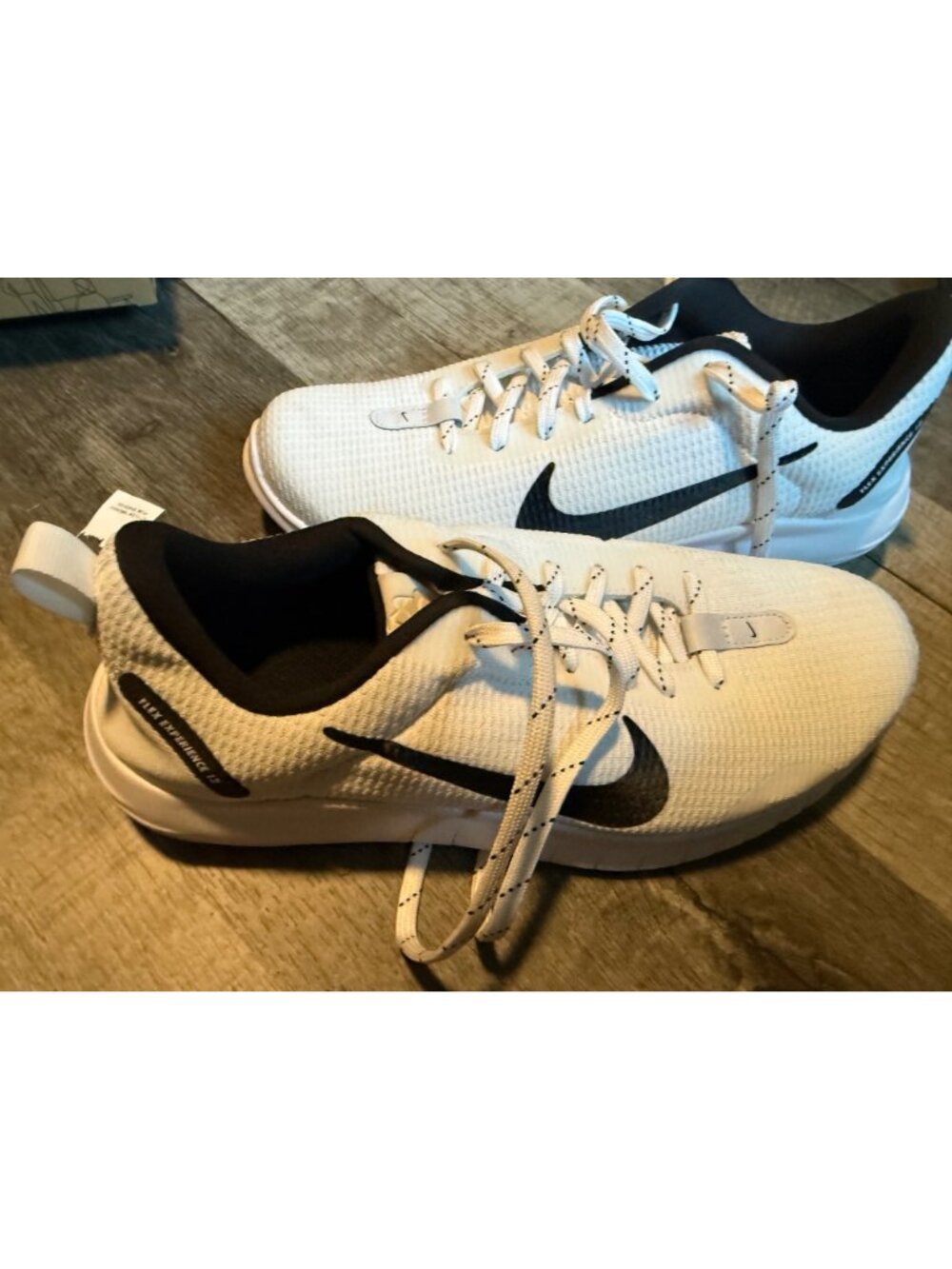 Nike Flex Experience Run 12 White & Black Mens Running Shoes Size 8